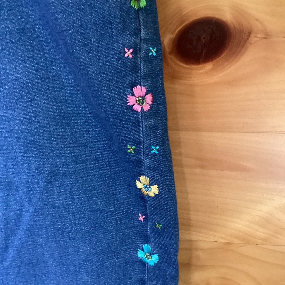 Quacker Factory Floral Embroidered High Rise Straight Leg Blue Denim Jeans 16 - Picture 3 of 8